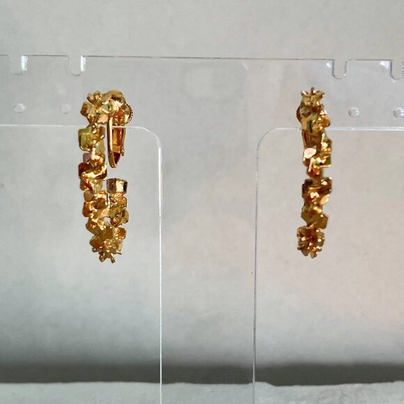 Vintage 60s 70s Gold Tone Brutalist Textured Screw Back Clip Hoop Earrings MCM - Picture 2 of 8